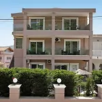 Apartmán Dionysia A1 *